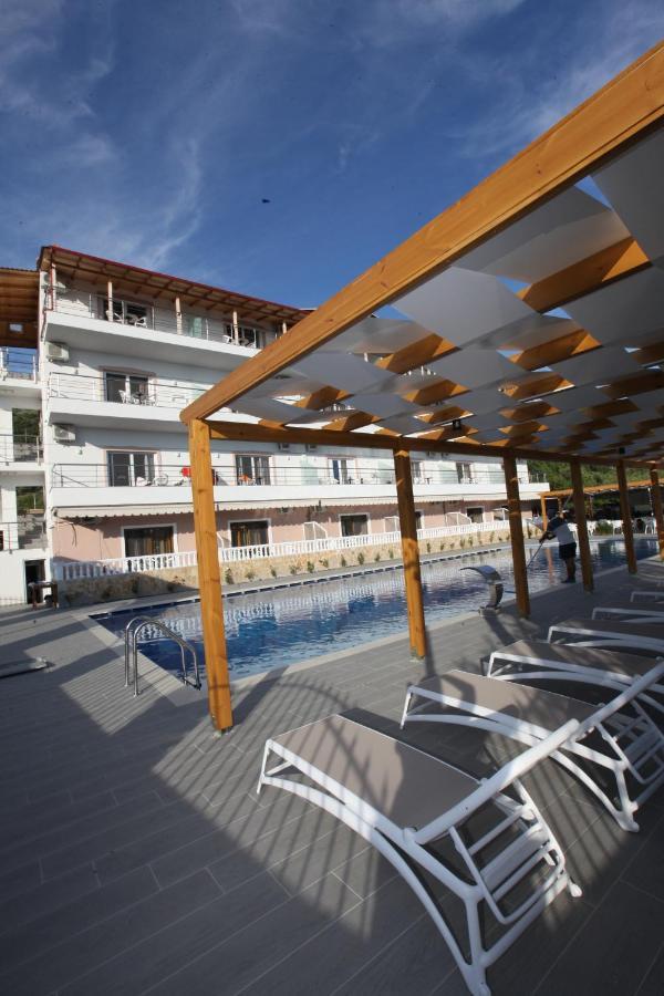 Hotel Riviera Borsh Exterior foto
