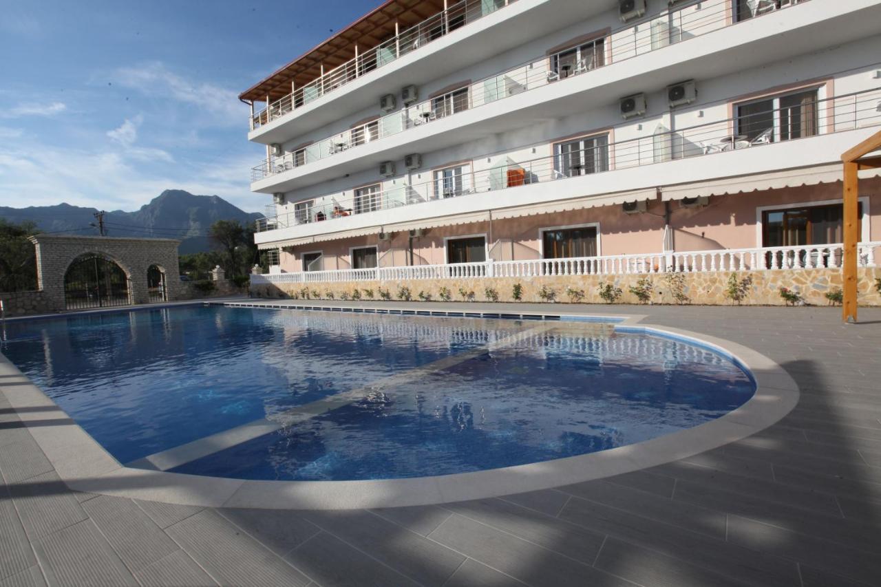 Hotel Riviera Borsh Exterior foto