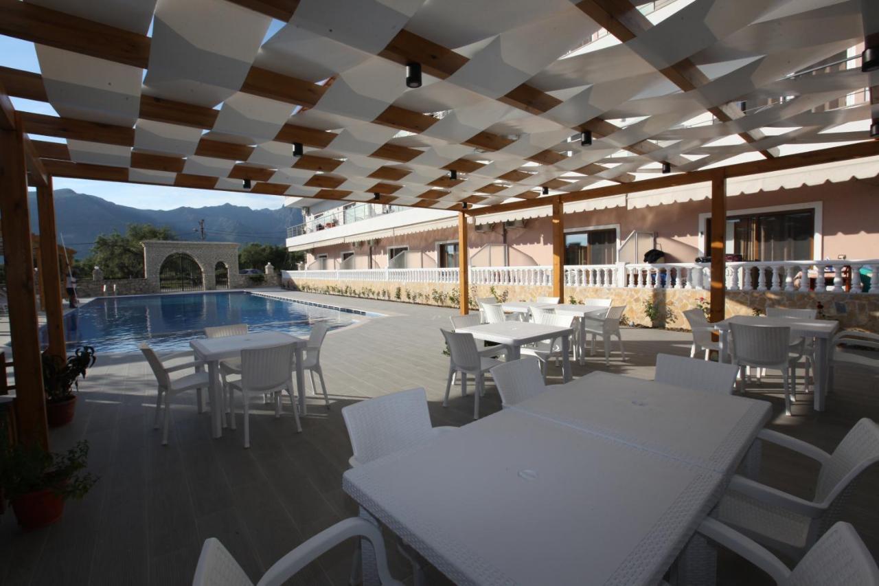 Hotel Riviera Borsh Exterior foto