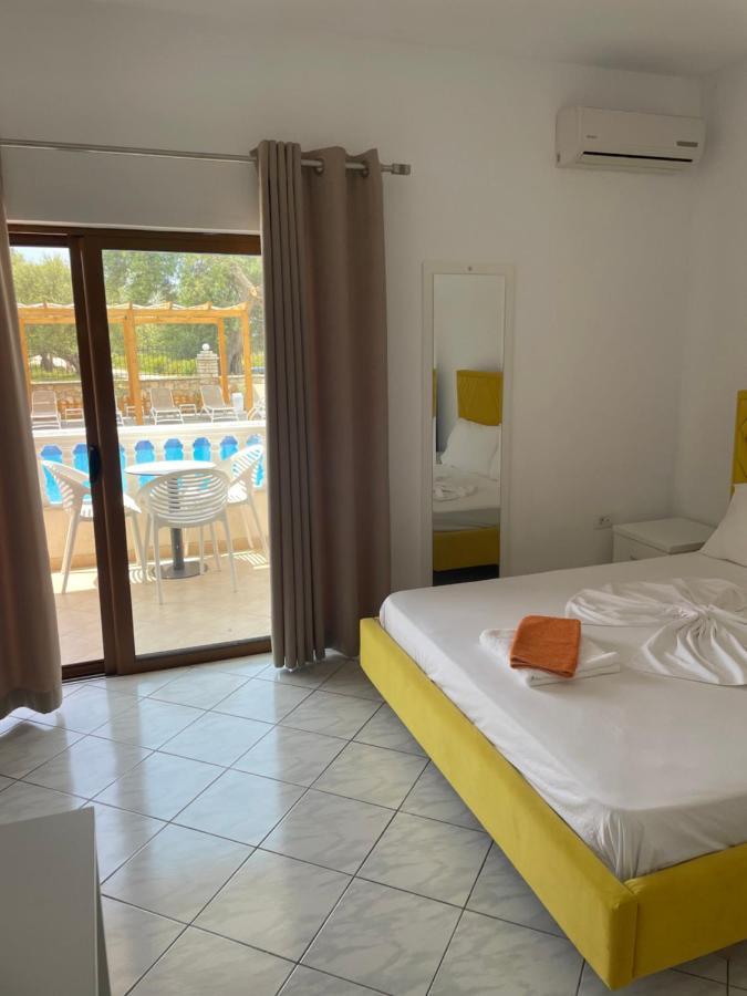 Hotel Riviera Borsh Exterior foto